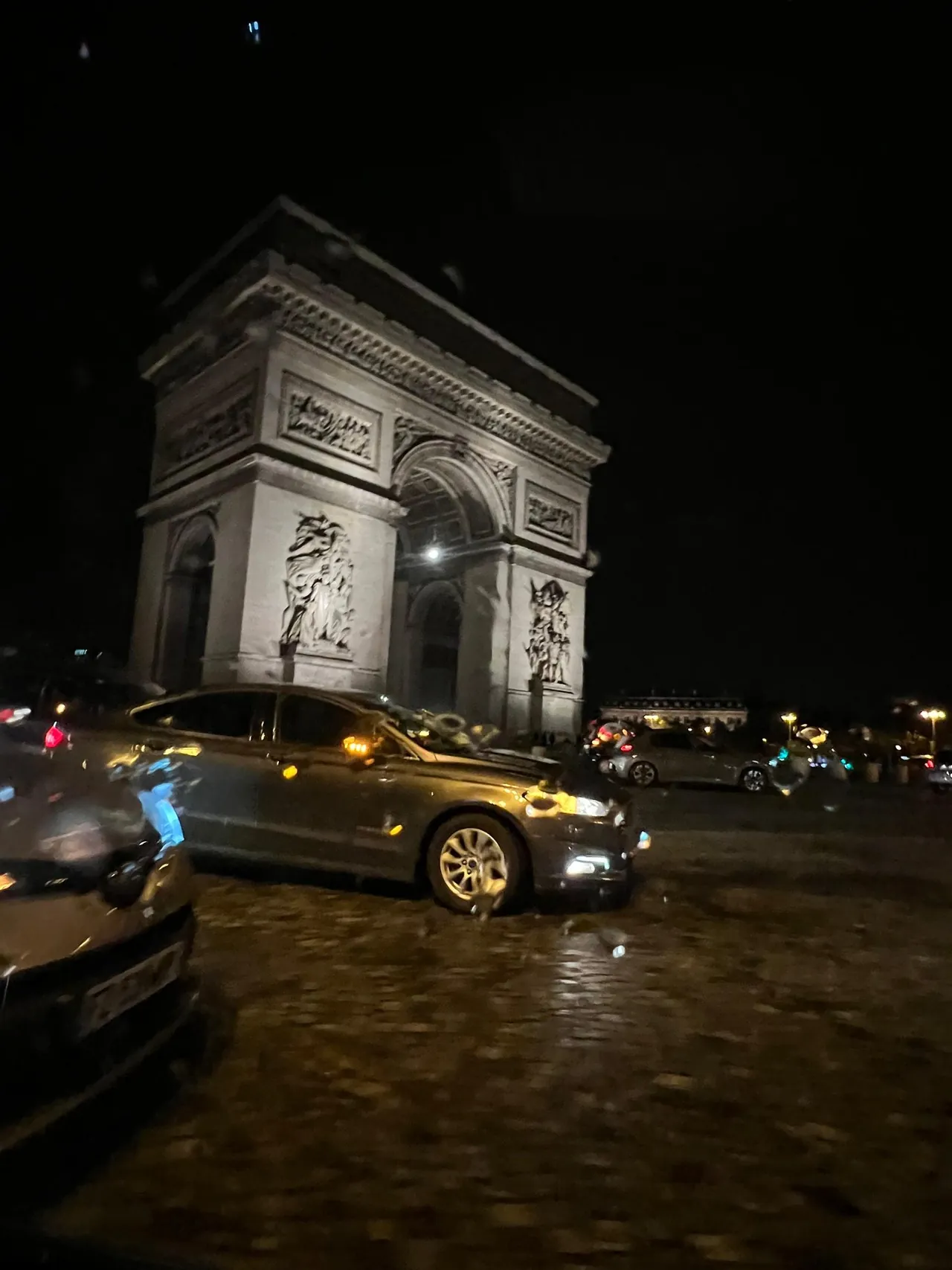 L’Arc de Triomphe la nuit